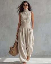 Set composto da camicetta senza maniche e pantaloni a gamba larga in misto cotone e lino.