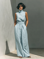 Set composto da camicetta senza maniche e pantaloni a gamba larga in misto cotone e lino.