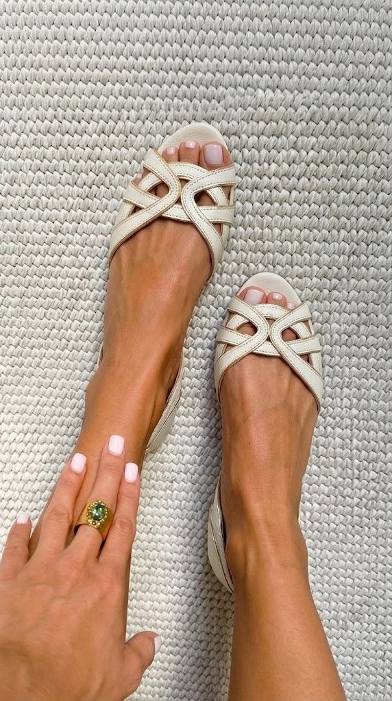 Camilla Sandali Piatti Crema Comfort - Serena Roma
