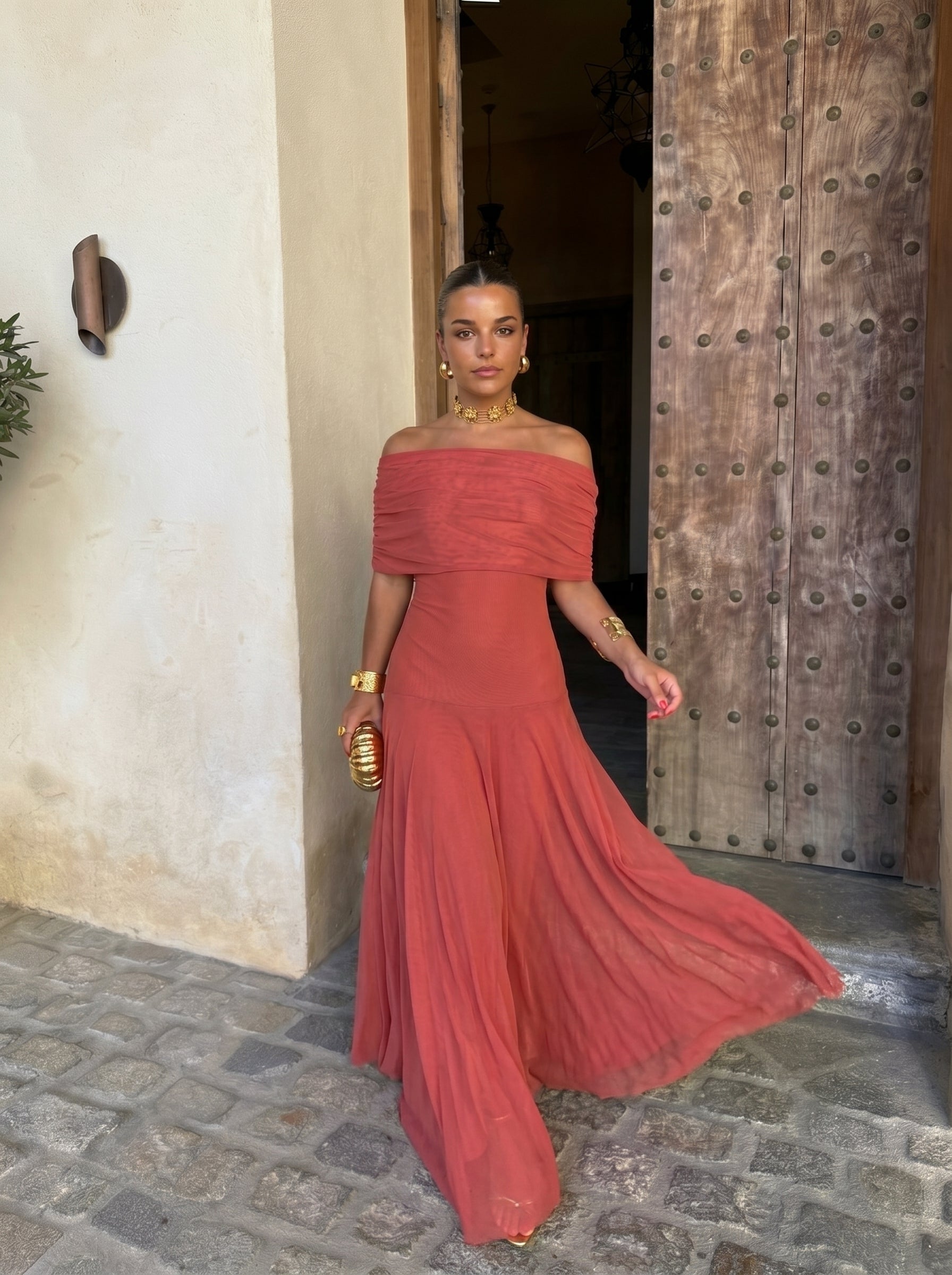 Abito elegante senza spalline in rete