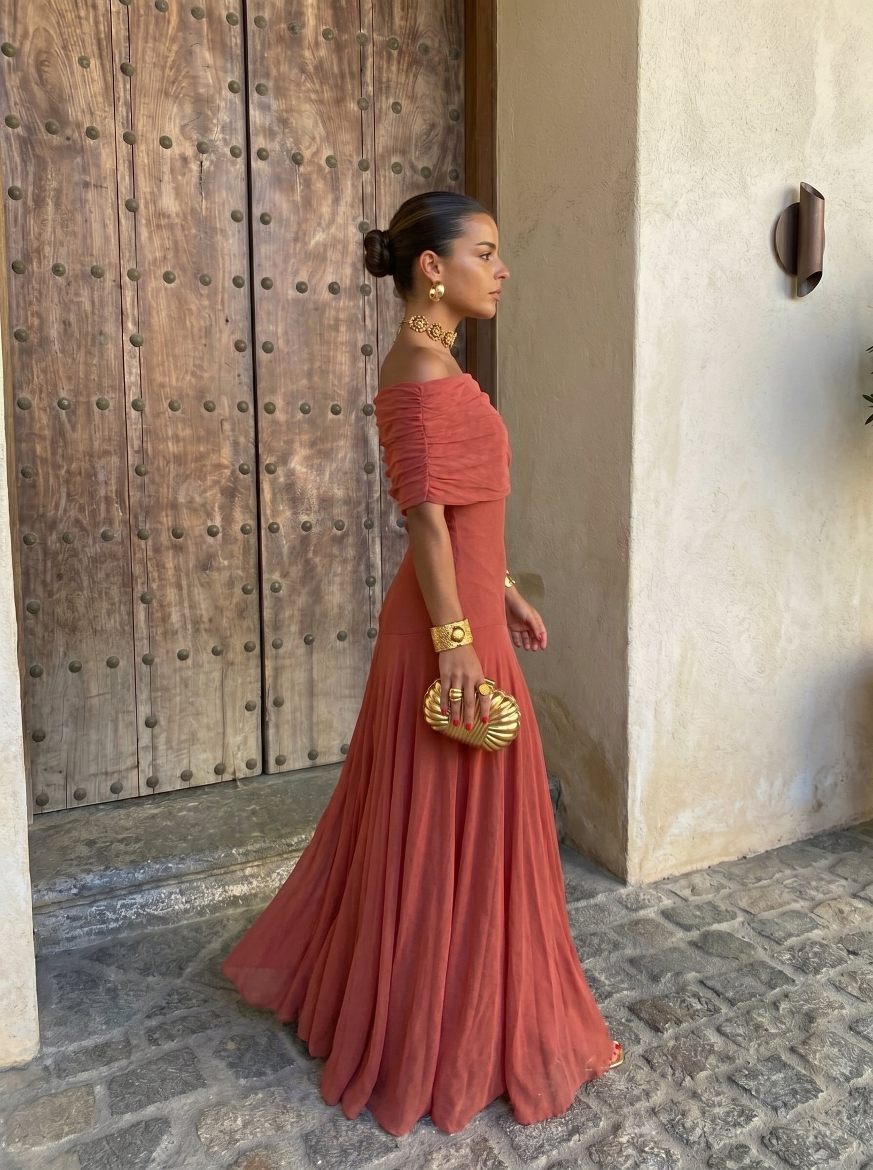 Abito elegante senza spalline in rete